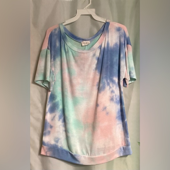 2 for $15. Women’s T-shirt blouse, super soft. Tie dye pattern. - Picture 1 of 2